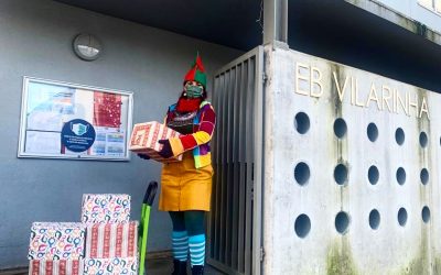 Ajudante do Pai Natal visita a Escola