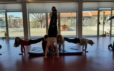 4ºB:  Aula de ginástica acrobática