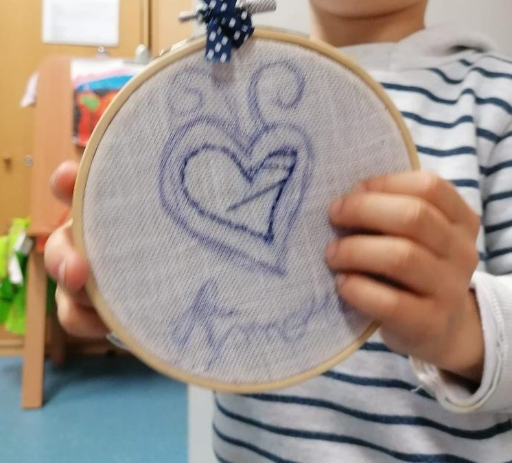 Artesanato vai à Escola bordou o Amor