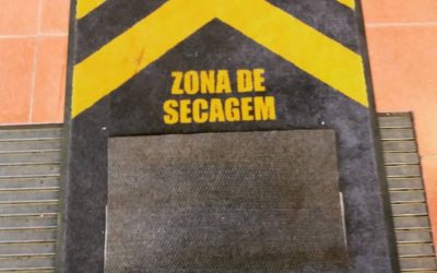 Tapetes de Desinfeção nas entradas da Escola